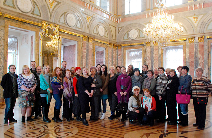 Участники экскурсии в Мраморном дворце